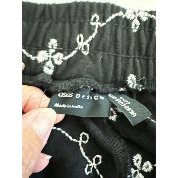 ASOS DESIGN broderie flippy short in‎ black and white embroidery. Cute, SZ 26 US - Picture 7 of 11